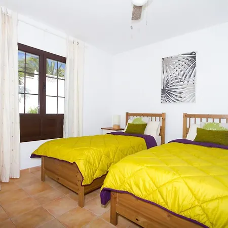 Playa Honda Sleeps 8 Pool Wifi Villa *